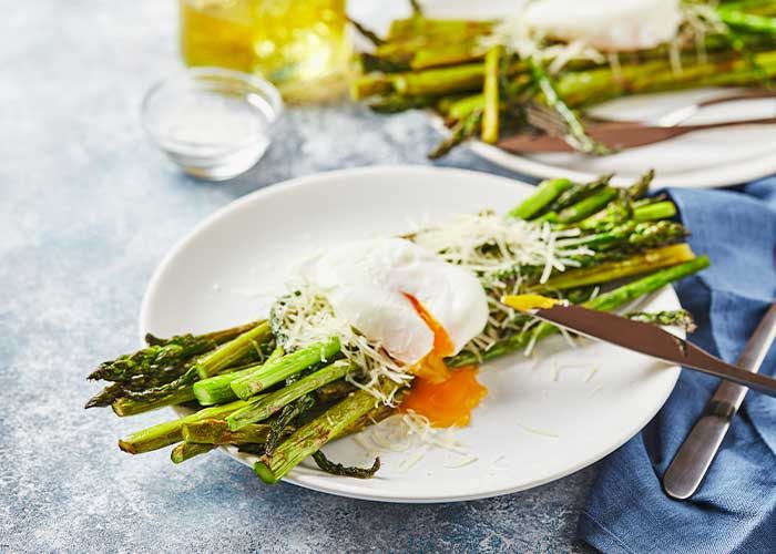 Bikers - Espárragos a la brasa con lascas de queso parmesano